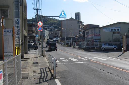 広電バス12号線「広島城北学園入口」バス停下車 1分